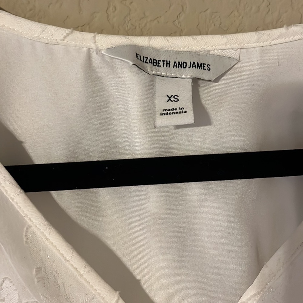 White blouse - Picture 4 of 5